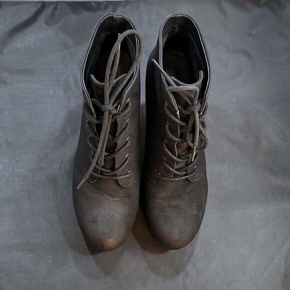 MOSSIMO SUPPLY CO WOMEN'S SUEDE HIGH HEEL ANKLE BOOTS - Picture 3 of 16